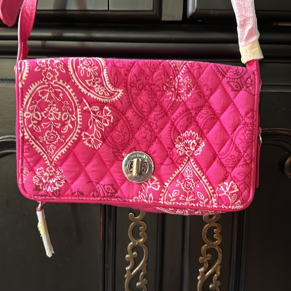 NWOT‎ Vera Bradley Pink Stamped Paisley Organizer Turnlock Crossbody Bag Purse - Picture 2 of 5